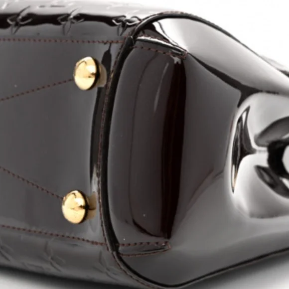 Louis Vuitton - Picture 7 of 12